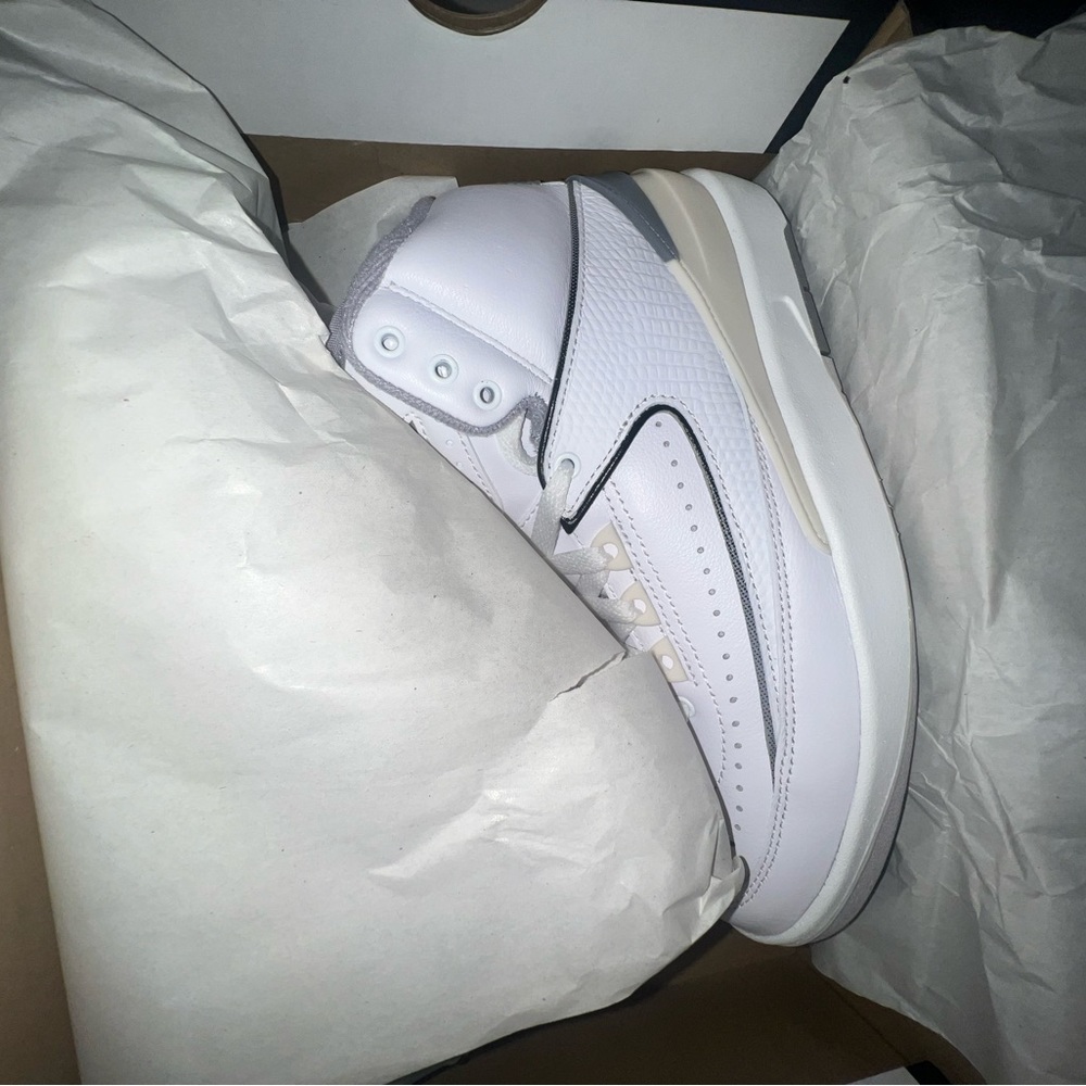 Size 6 the Jordan are 250 $heluvnolan